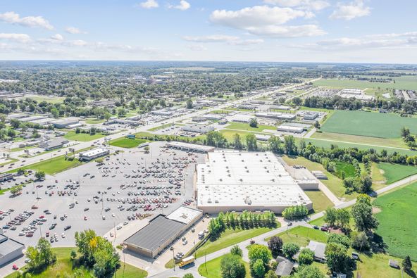 Valley View Plaza: 3228 S Western Ave, Marion, IN 46953